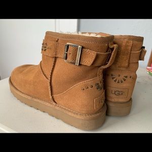 UGG shirt bege for female size 9